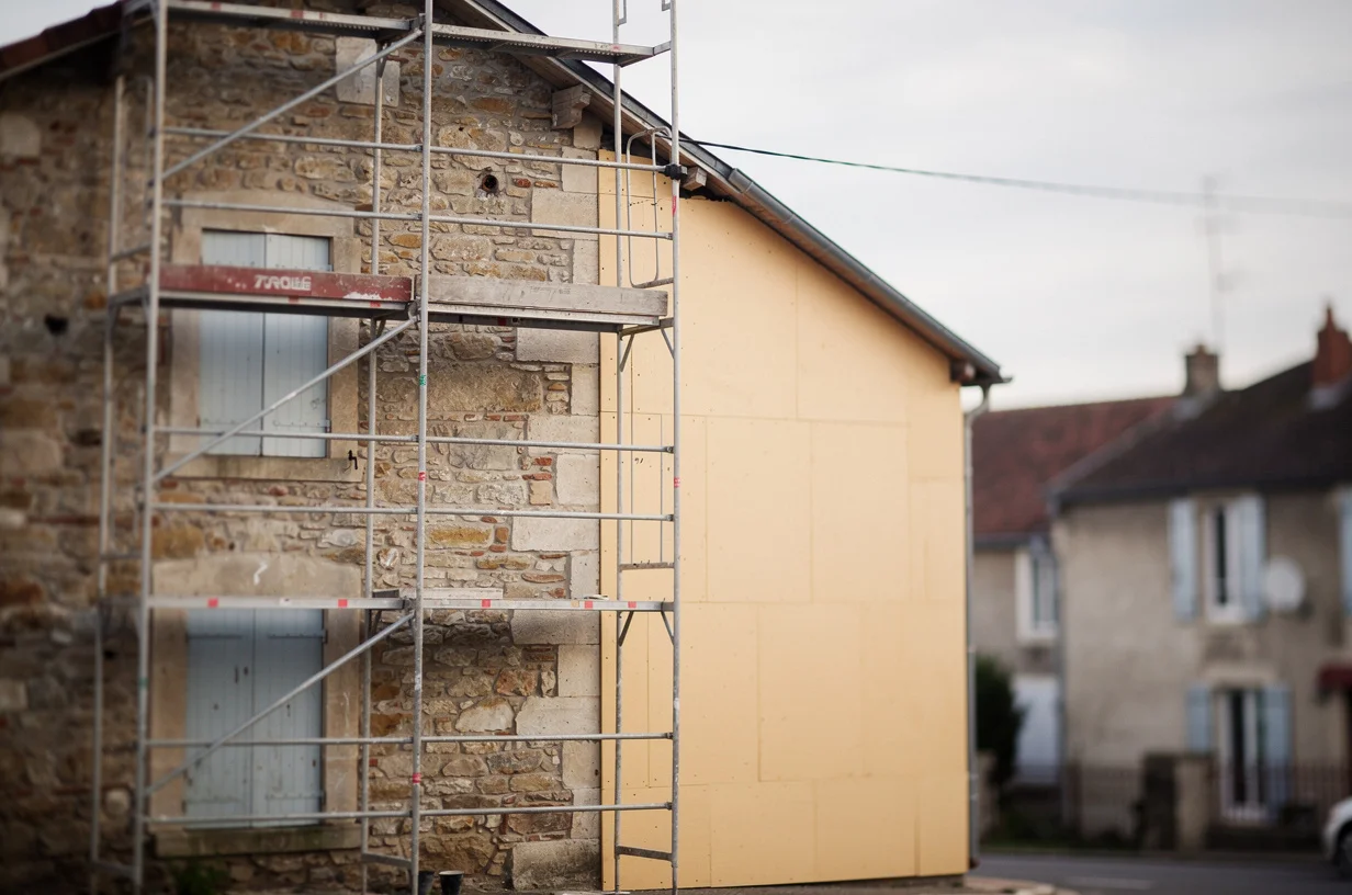 ITE ou isolation intérieure : le choix pour une maison en pierre de Brive